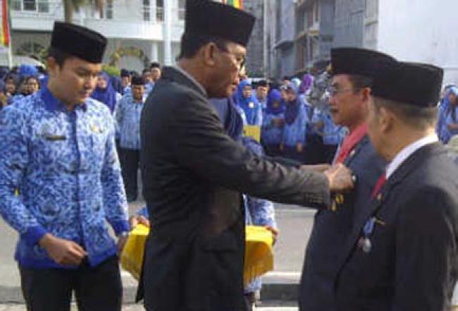 Bupati Suyatno Pimpin Upacara HUT Ri ke-70